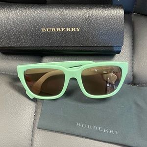 Burberry Green Sunglasses OBE4277